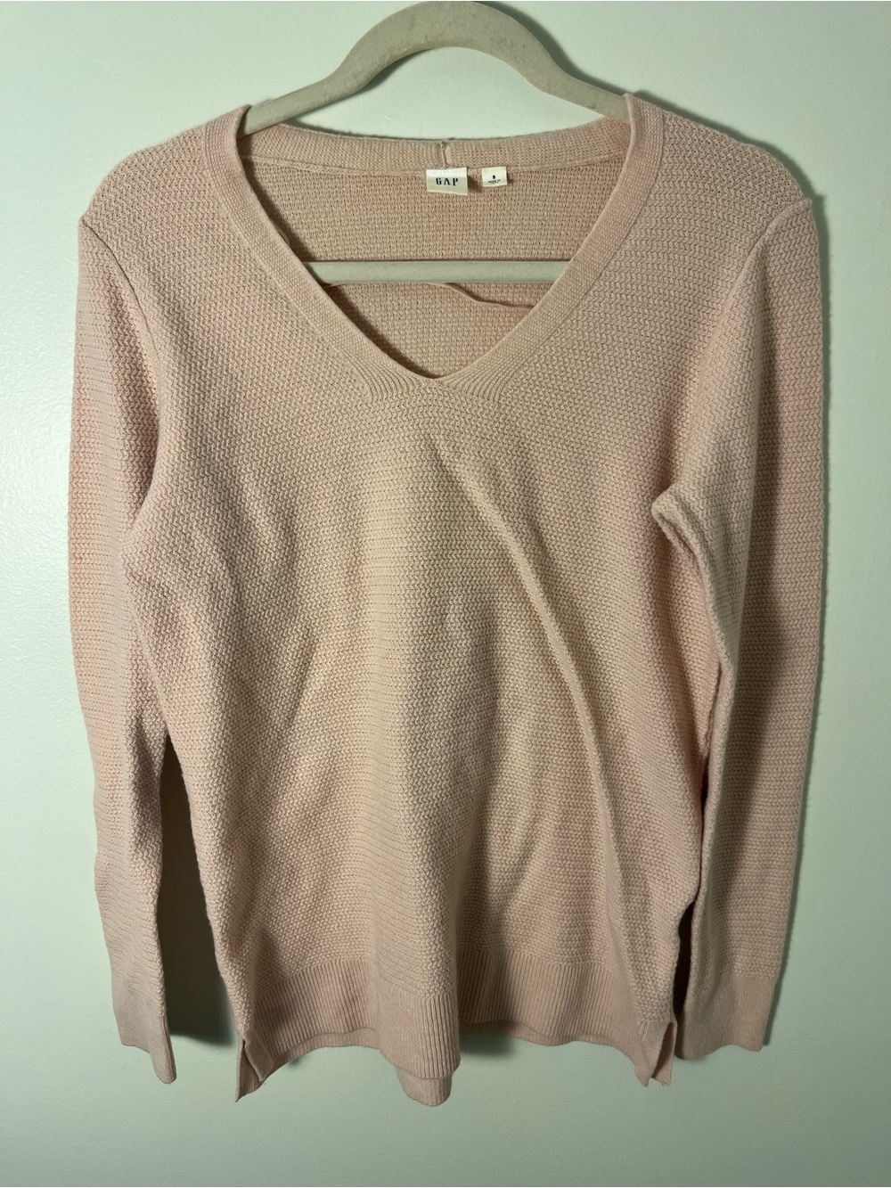 GAP Women’s V-Neck Sweater in Light Blush Pink